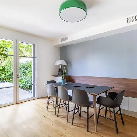 別荘 Spacious House With Garden In