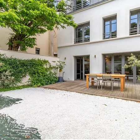 Spacious House With Garden In