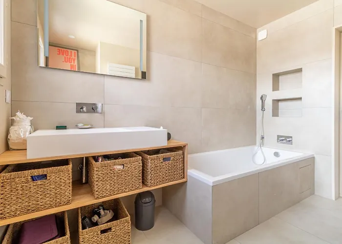 Spacious House With Garden In 別荘 *